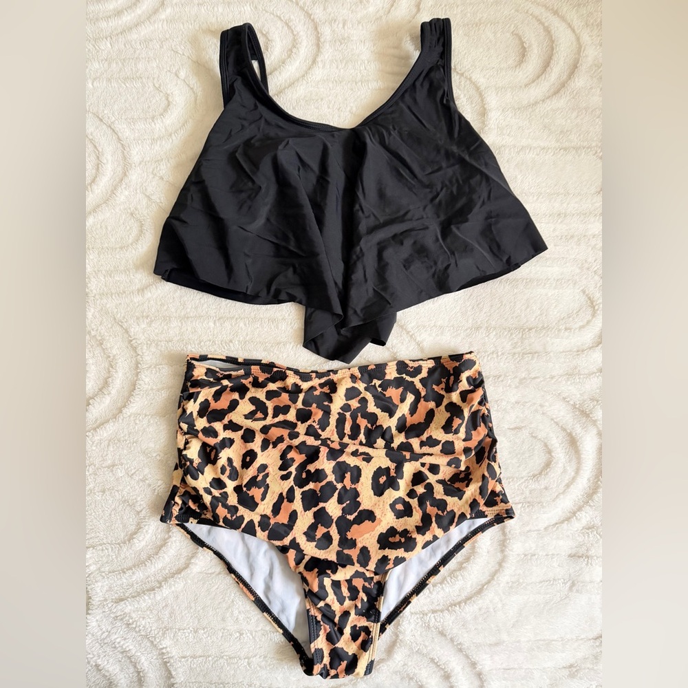 Women’s Two Piece Swimsuit High Rise Bottoms, Size M, NWOT, Summer Swim
Vacation